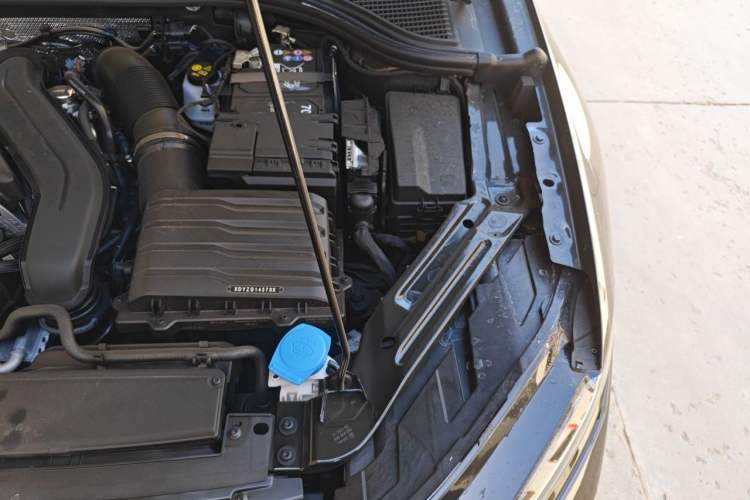 Used Volkswagen Sagitar 2026 Model L 300TSI DSG Elite Version Engine Bay Left