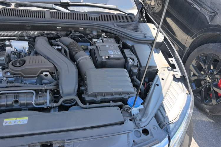 Used Volkswagen Sagitar 2026 Model 30 Million Units Selected 300TSI DSG Surpassing Edition Engine Bay Left