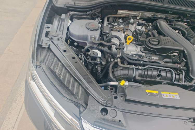 Used Volkswagen Sagitar 2026 Model 30 Million Units Selected 300TSI DSG Surpassing Edition Engine Bay Right