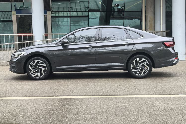 Used Volkswagen Sagitar 2026 Model 30 Million Units Selected 300TSI DSG Surpassing Edition Exterior 3