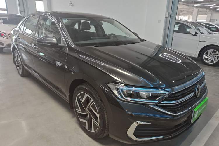 Used Volkswagen Sagitar 2026 Model 30 Million Units Selected 300TSI DSG Surpassing Edition Front Right 45 Deg