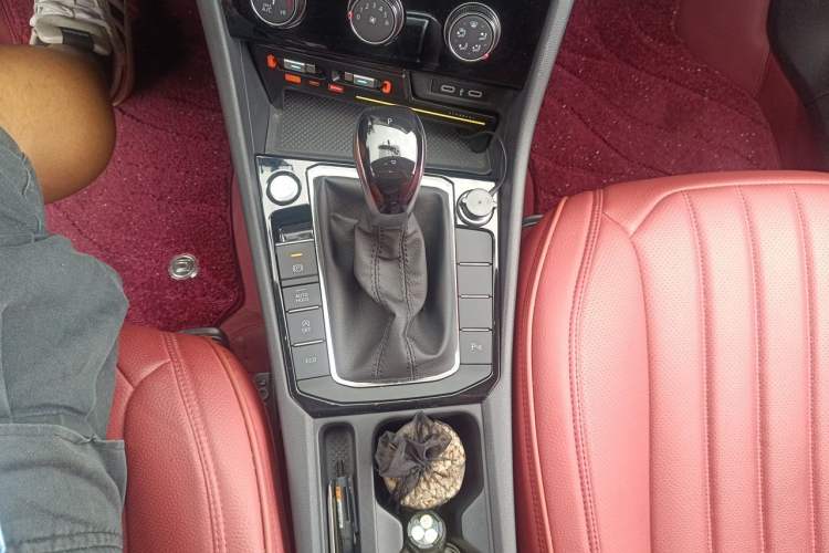 Used Volkswagen Sagitar 2026 Model 30 Million Units Selected 300TSI DSG Surpassing Edition Gear Lever