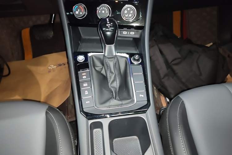Used Volkswagen Sagitar 2026 Model 30 Million Units Selected 300TSI DSG Surpassing Edition Gear Lever