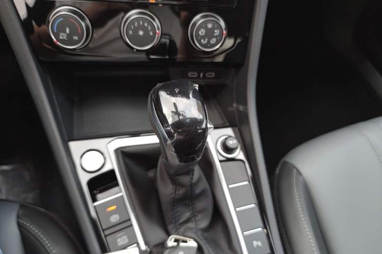 Used Volkswagen Sagitar 2026 Model 30 Million Units Selected 300TSI DSG Surpassing Edition Gear Lever