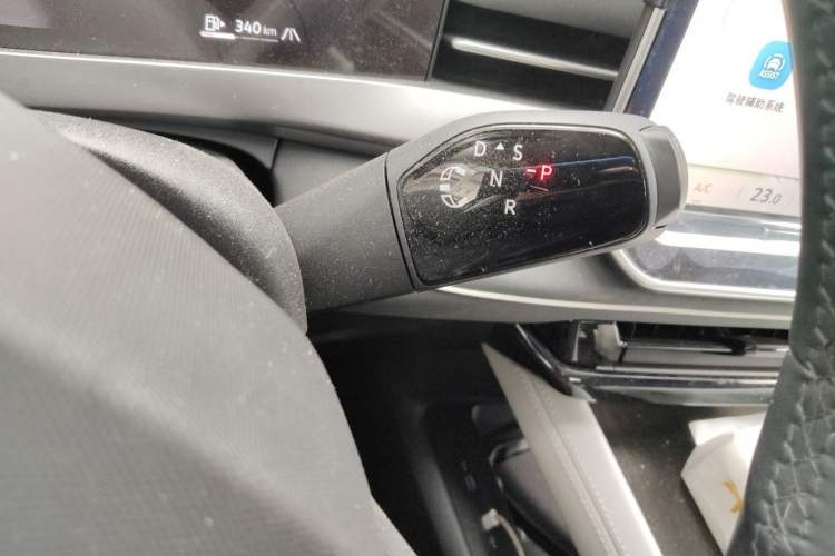 Used Volkswagen Sagitar 2026 Model L 300TSI DSG Elite Version Gear Lever