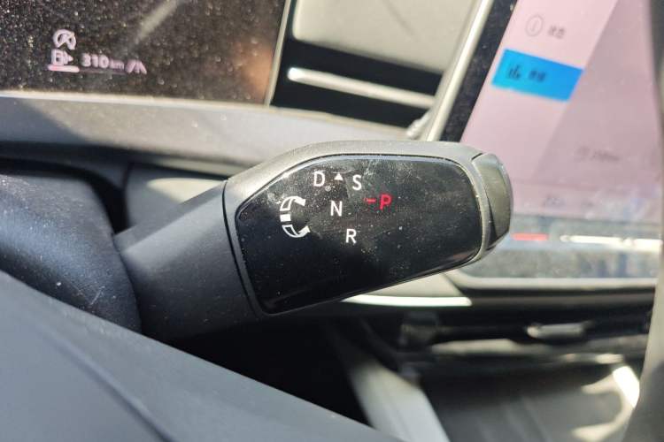 Used Volkswagen Sagitar 2026 Model L 300TSI DSG Elite Version Gear Lever