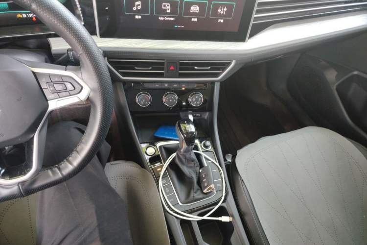 Used Volkswagen Sagitar 2026 Model 30 Million Units Selected 300TSI DSG Surpassing Edition Gear Lever