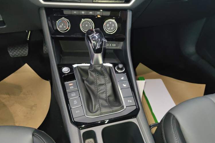 Used Volkswagen Sagitar 2026 Model 30 Million Units Selected 300TSI DSG Surpassing Edition Gear Lever