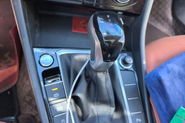 Used Volkswagen Sagitar 2026 Model 30 Million Units Selected 300TSI DSG Surpassing Edition Gear Lever
