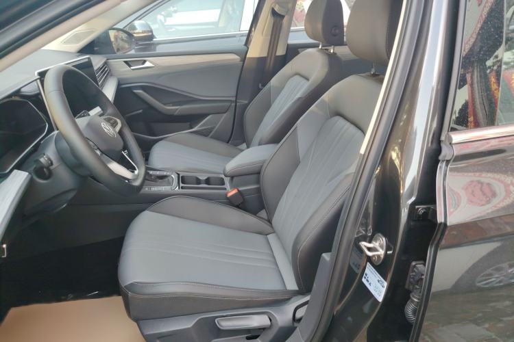 Used Volkswagen Sagitar 2026 Model 30 Million Units Selected 300TSI DSG Surpassing Edition Interior 1