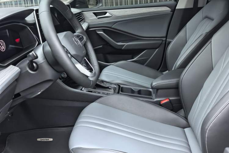 Used Volkswagen Sagitar 2026 Model 30 Million Units Selected 300TSI DSG Surpassing Edition Interior 2