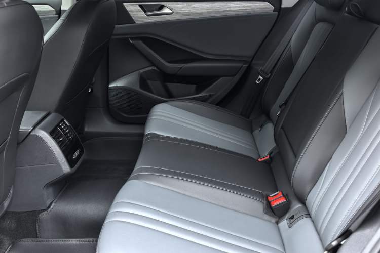 Used Volkswagen Sagitar 2026 Model 30 Million Units Selected 300TSI DSG Surpassing Edition Interior 3