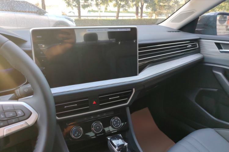 Used Volkswagen Sagitar 2026 Model 30 Million Units Selected 300TSI DSG Surpassing Edition Interior 3