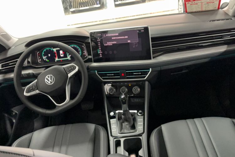 Used Volkswagen Sagitar 2026 Model 30 Million Units Selected 300TSI DSG Surpassing Edition Interior 3