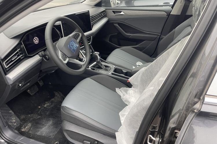 Used Volkswagen Sagitar 2026 Model 30 Million Units Selected 300TSI DSG Surpassing Edition Interior 4