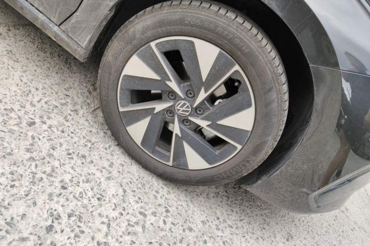 Used Volkswagen Sagitar 2026 Model L 300TSI DSG Elite Version Right Front Wheel Hub