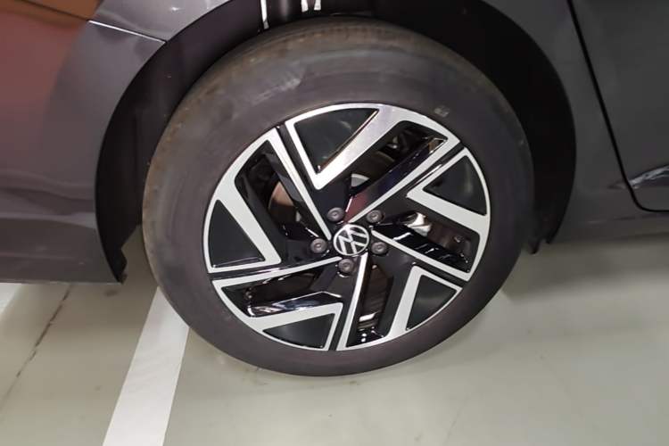 Used Volkswagen Sagitar 2026 Model 30 Million Units Selected 300TSI DSG Surpassing Edition Right Rear Wheel Hub