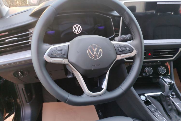 Used Volkswagen Sagitar 2026 Model 30 Million Units Selected 300TSI DSG Surpassing Edition Steering Wheel