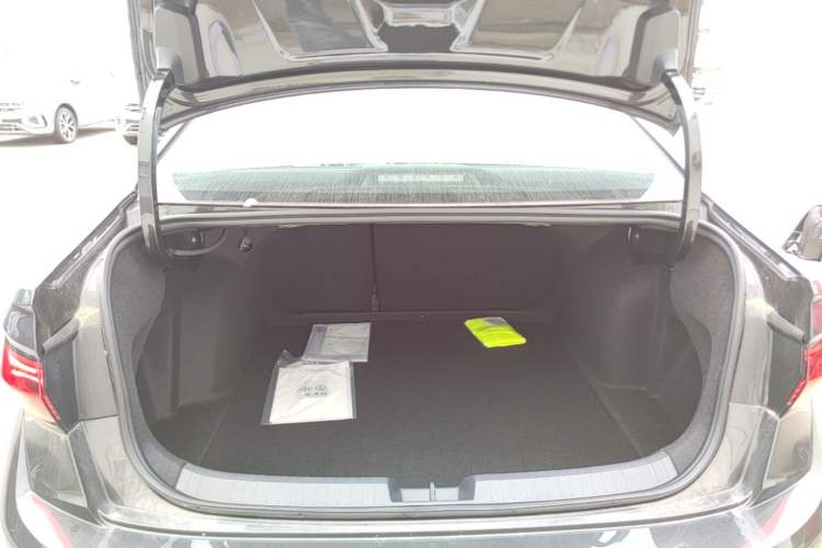 Used Volkswagen Sagitar 2026 Model 30 Million Units Selected 300TSI DSG Surpassing Edition Trunk