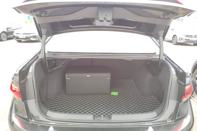 Used Volkswagen Sagitar 2026 Model 30 Million Units Selected 300TSI DSG Surpassing Edition Trunk