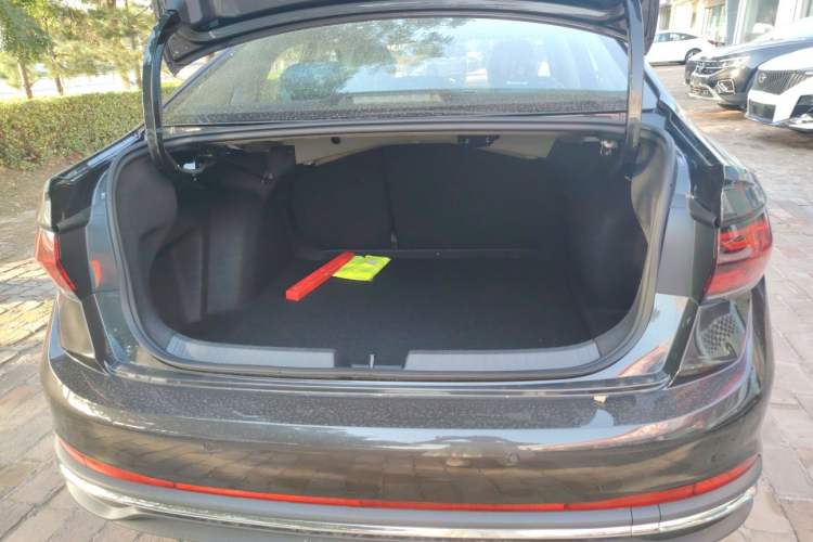 Used Volkswagen Sagitar 2026 Model 30 Million Units Selected 300TSI DSG Surpassing Edition Trunk