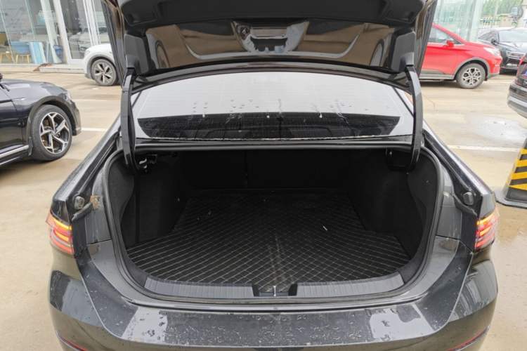 Used Volkswagen Sagitar 2026 Model L 300TSI DSG Elite Version Trunk