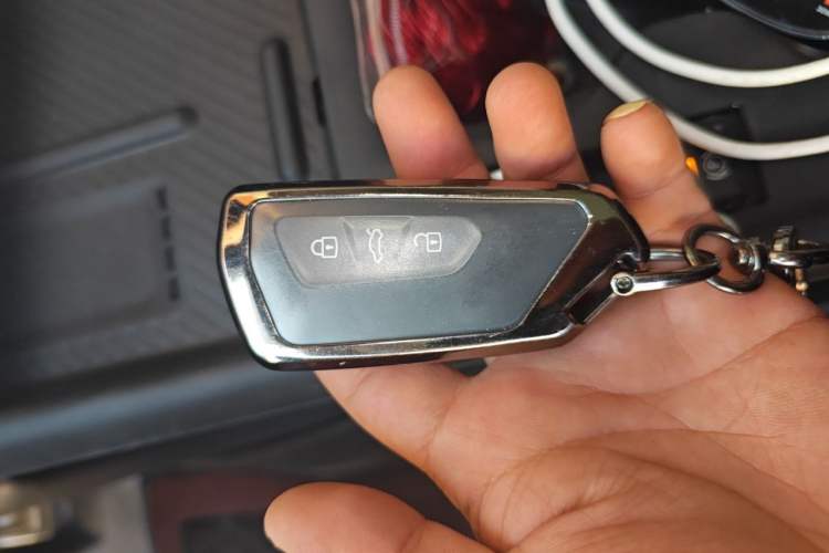 Used Volkswagen Sagitar 2026 Model L 300TSI DSG Elite Version Vehicle Key