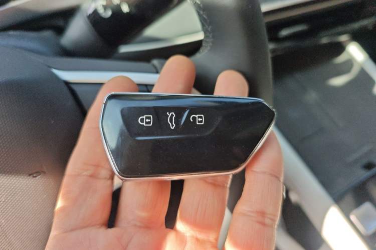 Used Volkswagen Sagitar 2026 Model L 300TSI DSG Elite Version Vehicle Key