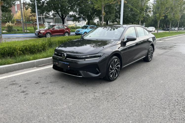 Volkswagen Sagitar 2026 Model L 300TSI DSG Luxury Version