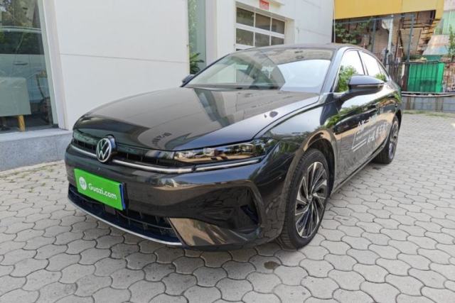 Ojetý Volkswagen Sagitar 2026 Model L 300TSI DSG Luxury Version