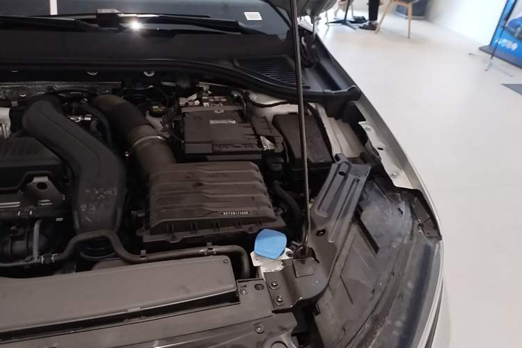 Used Volkswagen Sagitar 2026 Model L 300TSI DSG Luxury Version Engine Bay Left