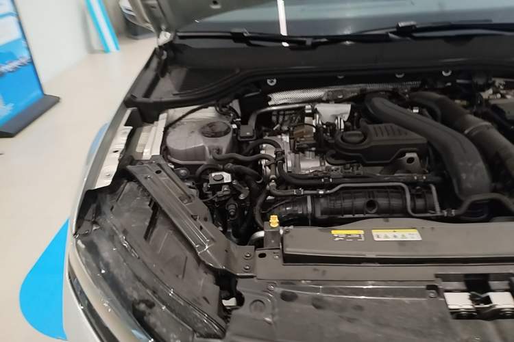 Used Volkswagen Sagitar 2026 Model L 300TSI DSG Luxury Version Engine Bay Right