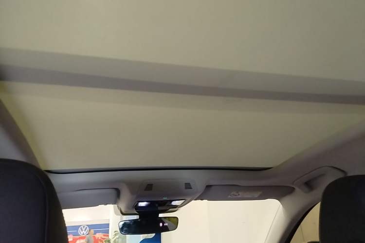 Used Volkswagen Sagitar 2026 Model L 300TSI DSG Luxury Version Headliner