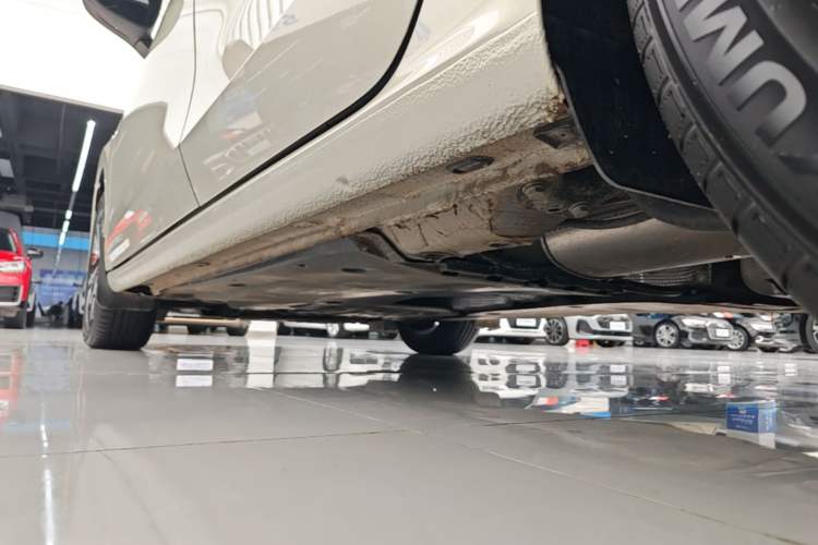 Used Volkswagen Sagitar 2026 Model L 300TSI DSG Elite Version Left Side Sill