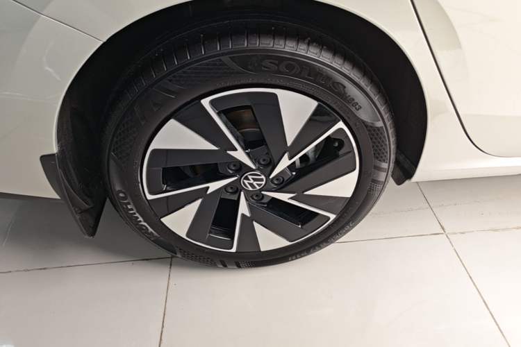 Used Volkswagen Sagitar 2026 Model L 300TSI DSG Elite Version Right Rear Wheel Hub
