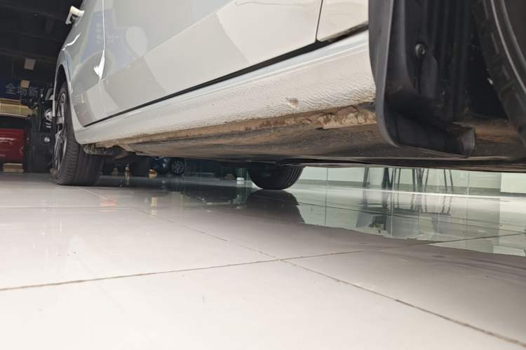 Used Volkswagen Sagitar 2026 Model L 300TSI DSG Elite Version Right Side Sill