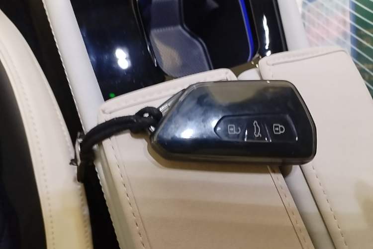 Used Volkswagen Sagitar 2026 Model L 300TSI DSG Luxury Version Vehicle Key