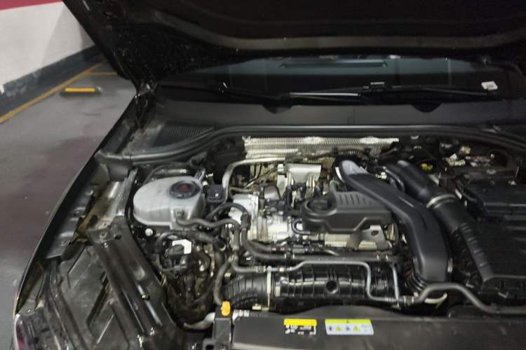 Used Volkswagen Sagitar 2026 Model L 300TSI DSG Elite Version Engine Bay Right