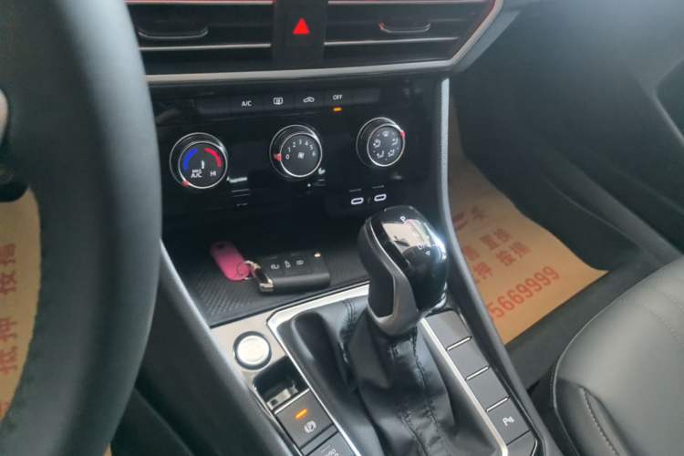 Used Volkswagen Sagitar 2026 Model 30 Million Units Selected 300TSI DSG Surpassing Edition Gear Lever