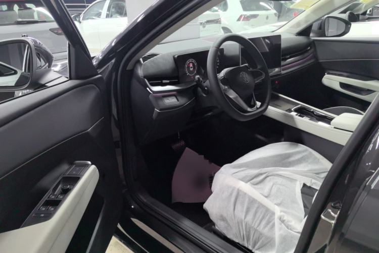 Used Volkswagen Sagitar 2026 Model L 300TSI DSG Elite Version Interior 3