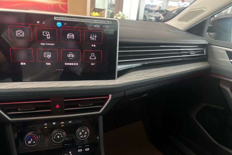 Used Volkswagen Sagitar 2026 Model 30 Million Units Selected 300TSI DSG Surpassing Edition Interior 3