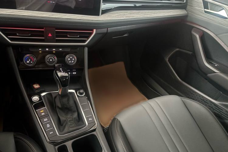 Used Volkswagen Sagitar 2026 Model 30 Million Units Selected 300TSI DSG Surpassing Edition Interior 4
