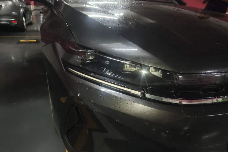 Used Volkswagen Sagitar 2026 Model L 300TSI DSG Elite Version Right Front Headlight