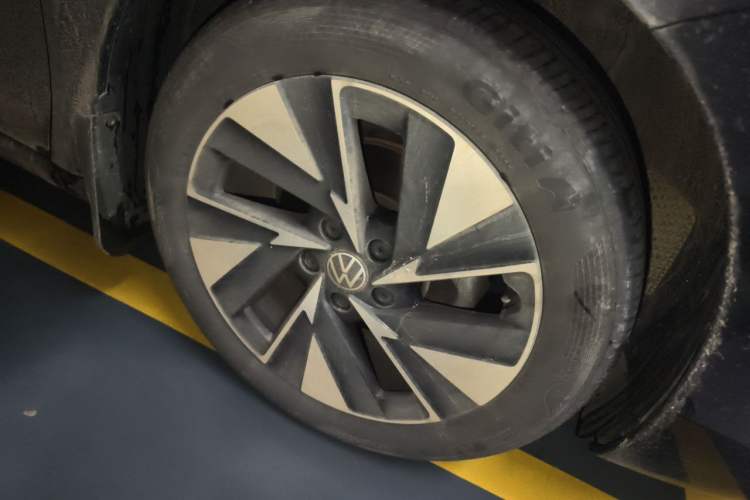 Used Volkswagen Sagitar 2026 Model L 300TSI DSG Elite Version Right Front Wheel Hub