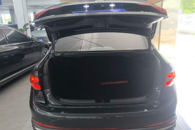 Used Volkswagen Sagitar 2026 Model 30 Million Units Selected 300TSI DSG Surpassing Edition Trunk