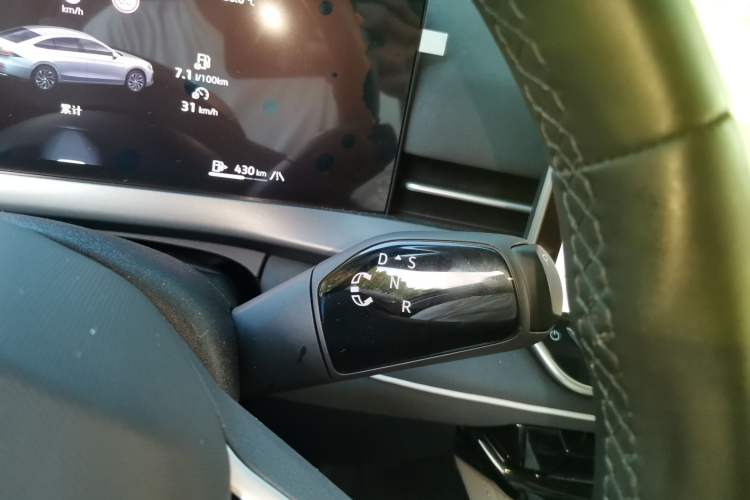 Used Volkswagen Sagitar 2026 Model L 300TSI DSG Elite Version Gear Lever