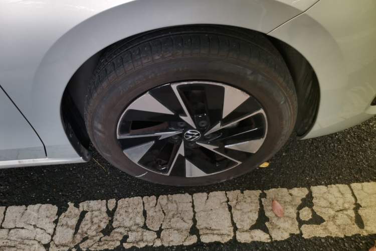 Used Volkswagen Sagitar 2026 Model L 300TSI DSG Elite Version Right Front Wheel Hub