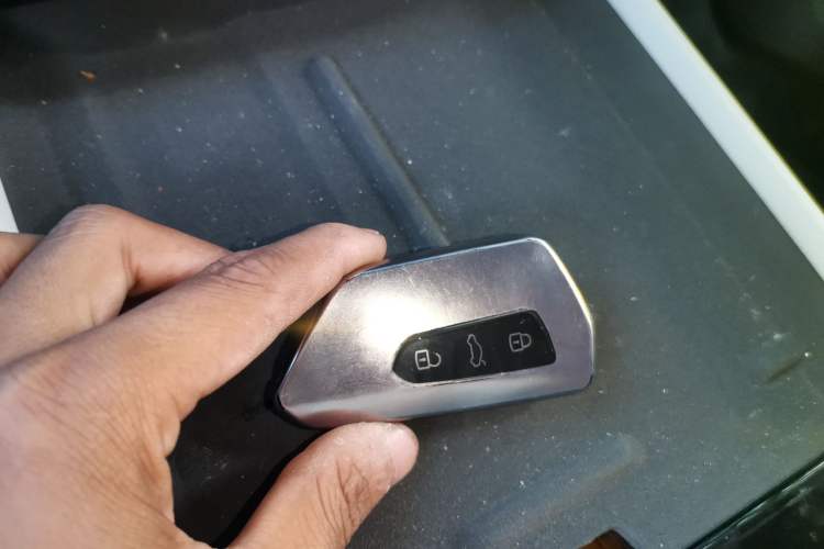 Used Volkswagen Sagitar 2026 Model L 300TSI DSG Elite Version Vehicle Key