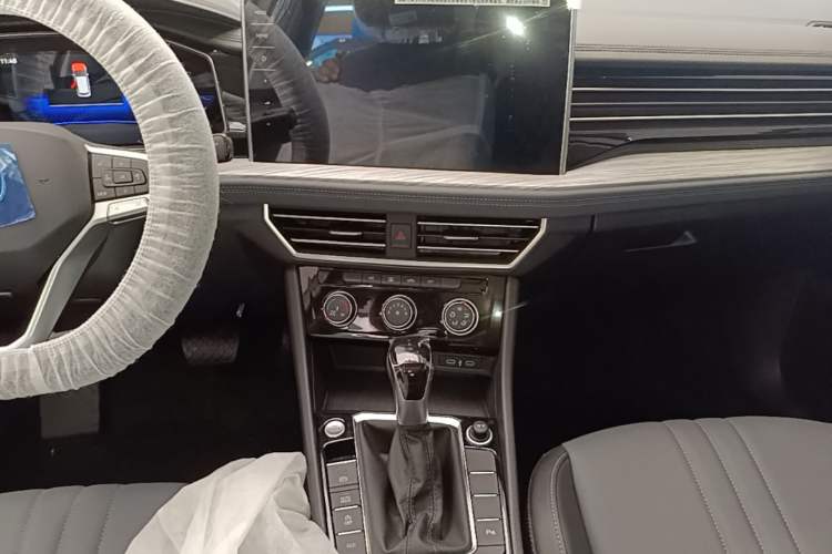 Used Volkswagen Sagitar 2026 Model 30 Million Units Selected 300TSI DSG Surpassing Edition Audio And AC Panel