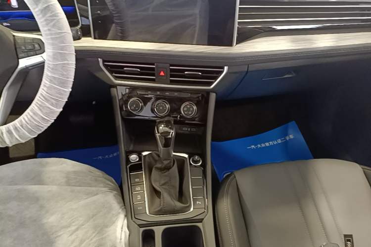 Used Volkswagen Sagitar 2026 Model 30 Million Units Selected 300TSI DSG Surpassing Edition Audio And AC Panel